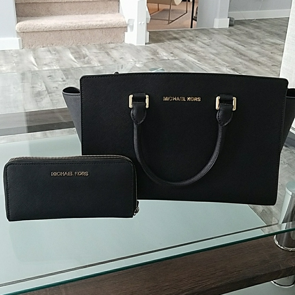 Michael kors selma bag large with zip up wallet